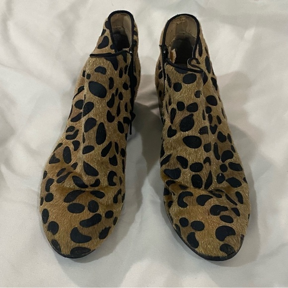 🎈EXPRESSION women’s boots leopard print size 6 - Picture 2 of 8